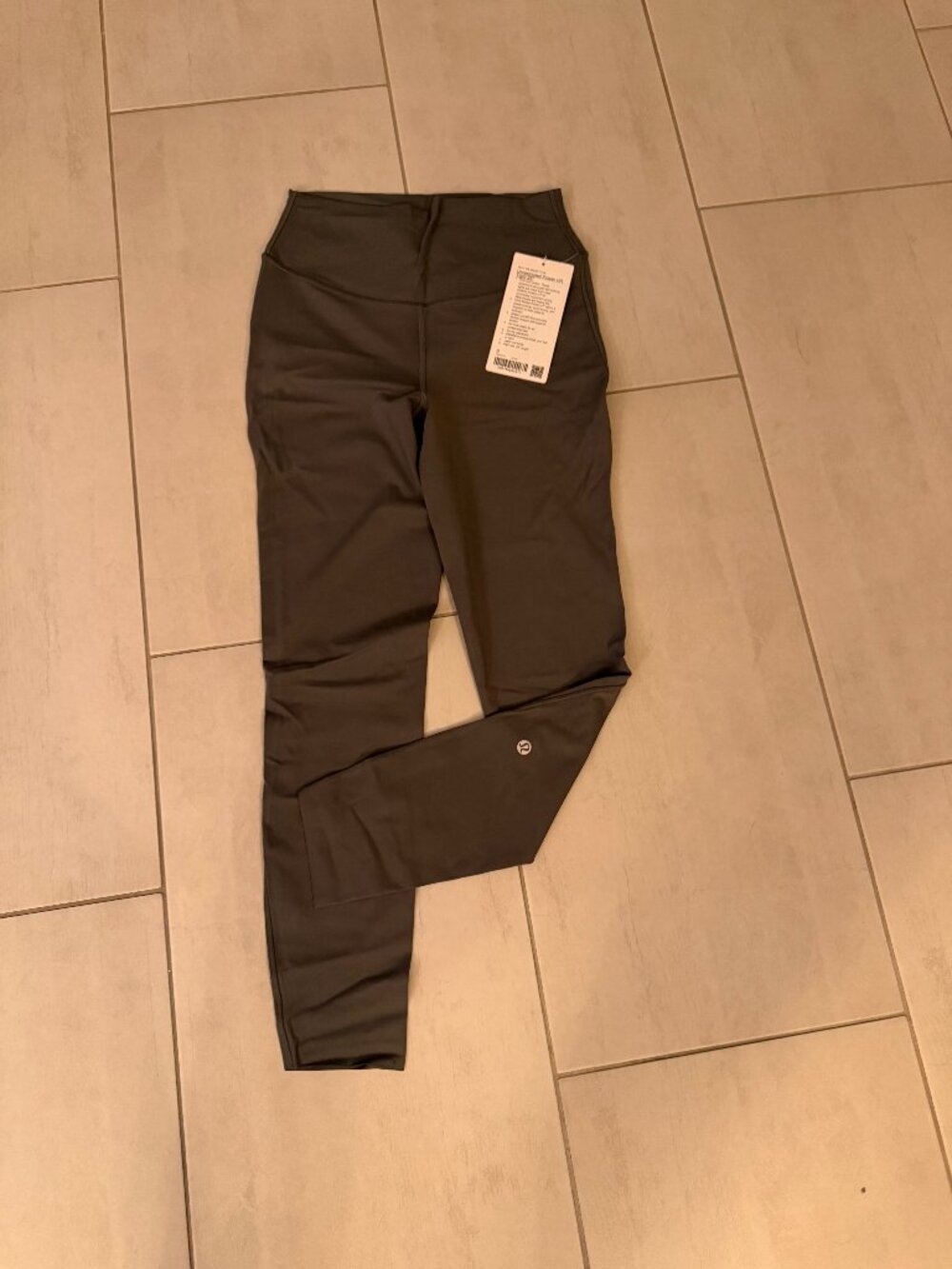 Lululemon Unrestricted Power HR Tight 25" Size 8 BNWT